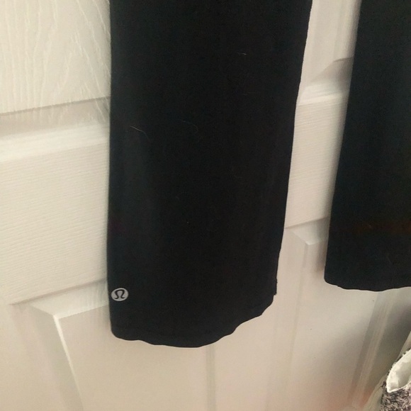 Lululemon Athletica Groove Reversible Black size 8 Flare  Trousers - Picture 7 of 16